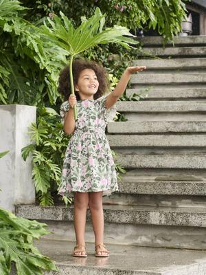 Bedrukt katoenen gaasjurkje voor meisjes saliegroen Bedrukt katoenen gaasjurkje voor meisjes saliegroen