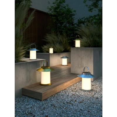 Messing tafellampje met ingebouwd zonnepaneel en LED lichtbron Nordlux &apos;Temple To-Go 35&apos;