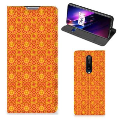 OnePlus 8 | Hoesje met Magneet | Batik Oranje OnePlus 8 | Hoesje met Magneet | Batik Oranje