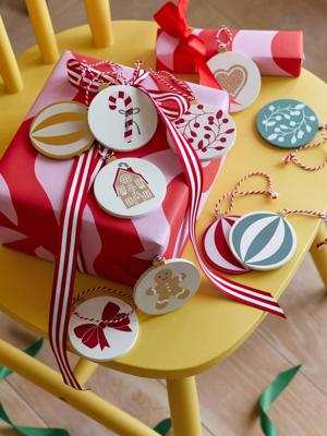 Set van 10 houten kerstballen MOONY rood, bedrukt Set van 10 houten kerstballen MOONY rood, bedrukt