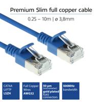 ACT Blauwe 0,25 meter LSZH U/FTP CAT6A datacenter slimline patchkabel snagless met RJ45 connectoren - thumbnail
