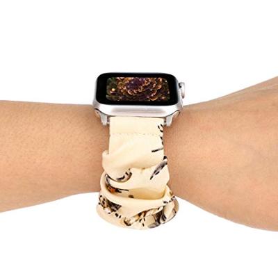 Elastisch scrunchie nylon bandje - Bloemenprint donker - Geschikt voor Apple Watch 38mm / 40mm / 41mm / 42mm
