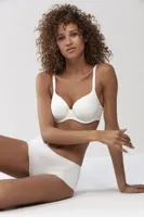 Spacer BH - Met beugel - Joan - 3 delige cup voor een goede ondersteuning - Naadloze cups - T-shirt bh - thumbnail