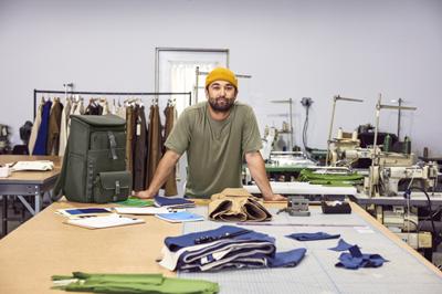 HP 9J4C1AA Laptoprugzak Geschikt voor max. (laptop): 39,6 cm (15,6) Groen, Grijs