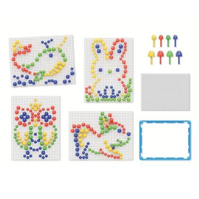 Quercetti insteek mozaïek, 60 pins Quercetti insteek mozaïek, 60 pins