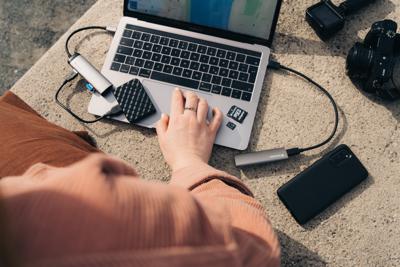 Verbatim 4 poorten USB 3.2 Gen 1-hub Met USB-C stekker, LED-weergave Grijs Verbatim 4 poorten USB 3.2 Gen 1-hub Met USB-C stekker, LED-weergave Grijs