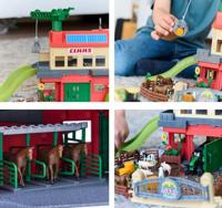 Majorette Claas Kleurenkaart + 3 voertuigen Boerderijschuur (model) - thumbnail