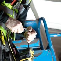 C.K T8007 Bevestigingslus met D-ring op het scharnier - thumbnail