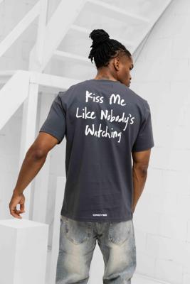 Croyez Kiss Me Like T-Shirt Heren Donkergrijs - Maat S - Kleur: Donkergrijs | Soccerfanshop