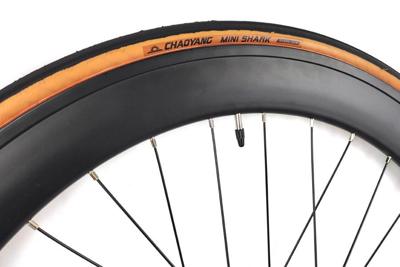 Chaoyang Mini Shark Band (28") 700x25c Zwart/Bruin + Presta Binnenband 80mm Chaoyang Mini Shark Band (28") 700x25c Zwart/Bruin + Presta Binnenband 80mm
