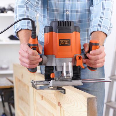 BLACK+DECKER KW1200EKA 1200W bovenfrees | 6 frezen | Parallelgeleider | Spantang | Kantgeleider | In koffer - KW1200EKA-QS BLACK+DECKER KW1200EKA 1200W bovenfrees | 6 frezen | Parallelgeleider | Spantang | Kantgeleider | In koffer - KW1200EKA-QS