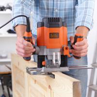 BLACK+DECKER KW1200EKA 1200W bovenfrees | 6 frezen | Parallelgeleider | Spantang | Kantgeleider | In koffer - KW1200EKA-QS - thumbnail