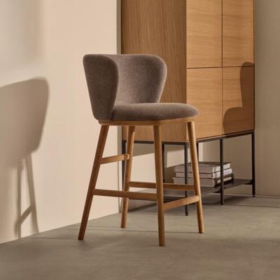 Kave Home Ciselia barkruk H65 chenille Bruin poot hout Kave Home Ciselia barkruk H65 chenille Bruin poot hout