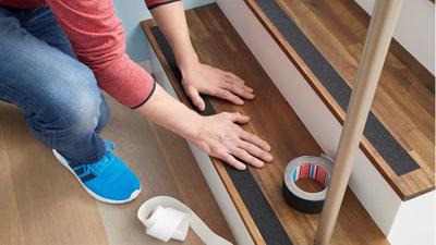 tesa 55587-00002-11 Anti-sliptape Zwart (l x b) 5 m x 25 mm 1 stuk(s)