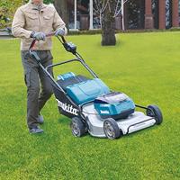 Makita DLM533PT4 2x18 Volt Grasmaaier met 4 Accu's en Duolader 53 cm - zelfrijdend - thumbnail