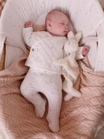 Knuffelkonijn en rammelaar van sherpa wit - thumbnail