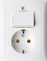 Berker S1 combinatie wisselschakelaar/wandcontactdoos met randaarde 1-voudig polarwit glanzend - thumbnail