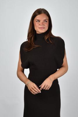 Lisa Yang top Zaya 2024225 dark oak