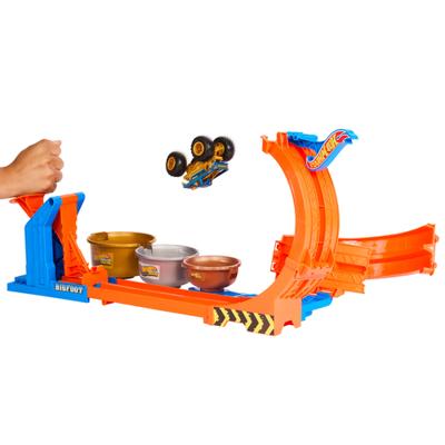 Hot Wheels Monster Trucks Loop and Flip Trophy Challenge - thumbnail