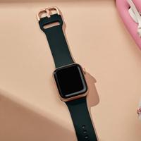 Soft siliconen bandje met gespsluiting - Donkergroen - Geschikt voor Apple Watch 44mm / 45mm / 46mm / 49mm - thumbnail