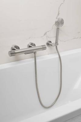 Ben Engraved Line thermostatische badkraan met watervaluitloop en gravering RVS-look