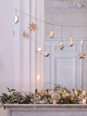 Houten kerstslinger met gouden maan en sterren goud Houten kerstslinger met gouden maan en sterren goud