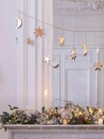Houten kerstslinger met gouden maan en sterren goud - thumbnail