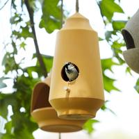 POINT-VIRGULE - Tuin - Vogelhuisje okergeel 18x25cm - thumbnail