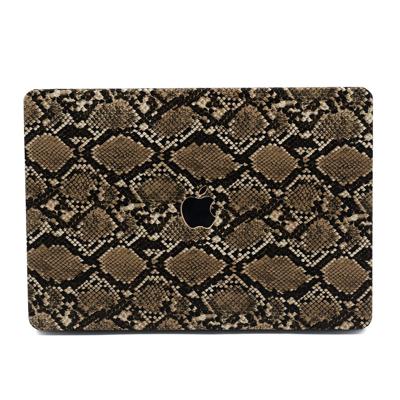 Lunso MacBook Pro 13 inch M1/M2 (2020-2022) cover hoes - case - Snake Pattern Brown Lunso MacBook Pro 13 inch M1/M2 (2020-2022) cover hoes - case - Snake Pattern Brown