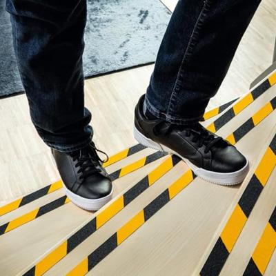 Durable DURALINE GRIP 1081130 Anti-sliptape Zwart, Geel (l x b) 15 m x 25 mm 1 stuk(s)