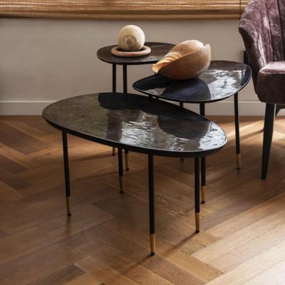 Dutchbone Organische Bijzettafel 'Phyllis' Mangohout, Set van 3 stuks Dutchbone Organische Bijzettafel 'Phyllis' Mangohout, Set van 3 stuks