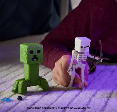 A Minecraft Movie Action Figure - Dennis (Orb & Earth Crystal)