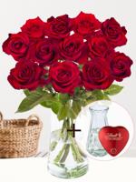 12 rode rozen - EverRed + Lindt hart + glasvaas Evita - thumbnail