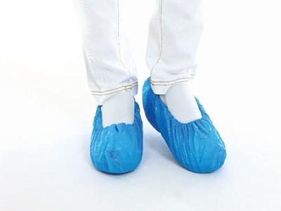 Schoenovertrek CMT 40mu geruwd maat 36-42 CPE blauw 100 stuks Schoenovertrek CMT 40mu geruwd maat 36-42 CPE blauw 100 stuks