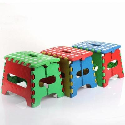Draagbare dikke plastic kinderen vouwen kruk outdoor activiteit tool huis reizen noodzaak kleur willekeurige levering