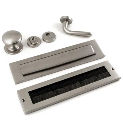 Hardbrass Voordeurset Pragma/Silvia compleet linkswijzend SKG3 met kerntrekbeveiliging - PVD Inox Hardbrass Voordeurset Pragma/Silvia compleet linkswijzend SKG3 met kerntrekbeveiliging - PVD Inox