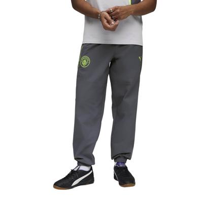 PUMA Manchester City Pumatech Trainingsbroek Woven 2025-2026 Grijs Groen PUMA Manchester City Pumatech Trainingsbroek Woven 2025-2026 Grijs Groen