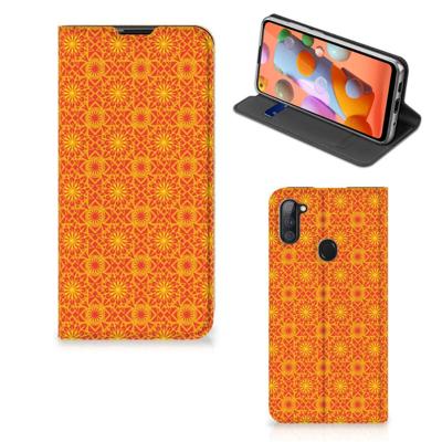 Samsung Galaxy M11 | A11 | Hoesje met Magneet | Batik Oranje Samsung Galaxy M11 | A11 | Hoesje met Magneet | Batik Oranje