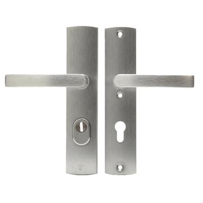 AXA AXA Curve Plus veiligheidsbeslag achterdeur gebogen schild Blok-kruk PC72 met kerntrekbeveiliging SKG3 - aluminium AXA AXA Curve Plus veiligheidsbeslag achterdeur gebogen schild Blok-kruk PC72 met kerntrekbeveiliging SKG3 - aluminium