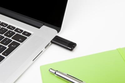 Verbatim Pin Stripe 3.0 USB-stick 64 GB Zwart 49318 USB-A 3.2 Gen 1 Verbatim Pin Stripe 3.0 USB-stick 64 GB Zwart 49318 USB-A 3.2 Gen 1