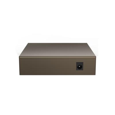 Tenda TEF1105P-4-63W 5-poorts snel ethernet PoE switch 10/100 Mbit/s desktopswitch met 4-poorts PoE, 63 watt, extra 1x uplink, full duplex, metalen behuizing, 250 meter, plug & play