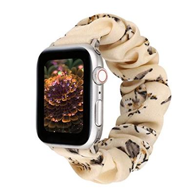 Elastisch scrunchie nylon bandje - Bloemenprint donker - Geschikt voor Apple Watch 38mm / 40mm / 41mm / 42mm Elastisch scrunchie nylon bandje - Bloemenprint donker - Geschikt voor Apple Watch 38mm / 40mm / 41mm / 42mm