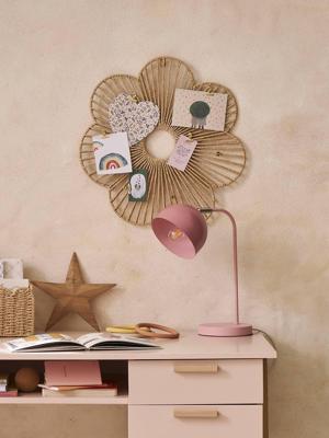 Collage van bloemen van papierkoord beige