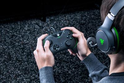 Razer Wolverine V2 - Bedrade Gaming Controller voor Xbox Series X|S + Xbox One + PC (2 opnieuw toewijsbare multifunctionele knoppen, Hair Trigger-modus met trigger-stops) Zwart