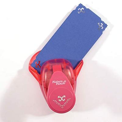 Vaessen Creative • hoekpons krul met sierrand