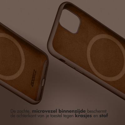 Accezz Liquid Silicone Backcover met MagSafe voor Apple iPhone 15 Pro Telefoonhoesje Bruin Accezz Liquid Silicone Backcover met MagSafe voor Apple iPhone 15 Pro Telefoonhoesje Bruin