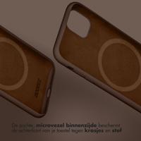 Accezz Liquid Silicone Backcover met MagSafe voor Apple iPhone 15 Pro Telefoonhoesje Bruin - thumbnail