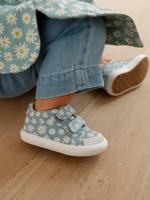 Stoffen tennisschoenen met klittenband voor babymeisjes blauwe madeliefjesprint - thumbnail