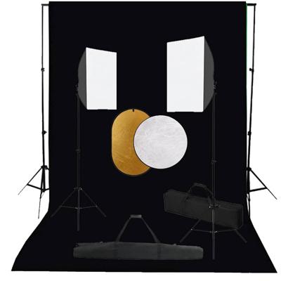 Fotostudioset met softboxlampen, achtergrond en reflector