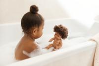 Nenuco Afro-stijl pop 35 cm - Drinkt en plast - Voor kinderen vanaf 2 jaar - thumbnail